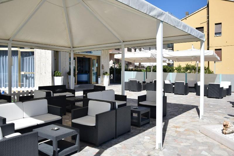 Hotel Petite Fleur Alba Adriatica Ngoại thất bức ảnh