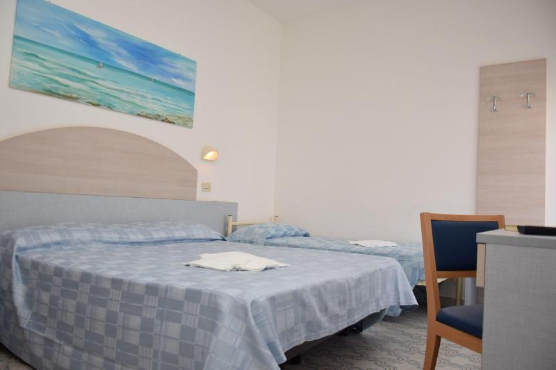 Hotel Petite Fleur Alba Adriatica Ngoại thất bức ảnh