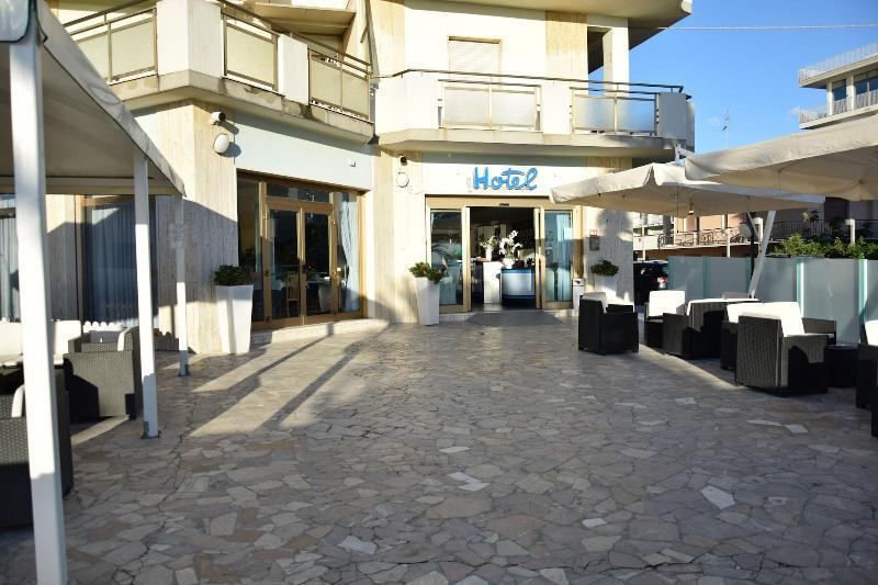 Hotel Petite Fleur Alba Adriatica Ngoại thất bức ảnh