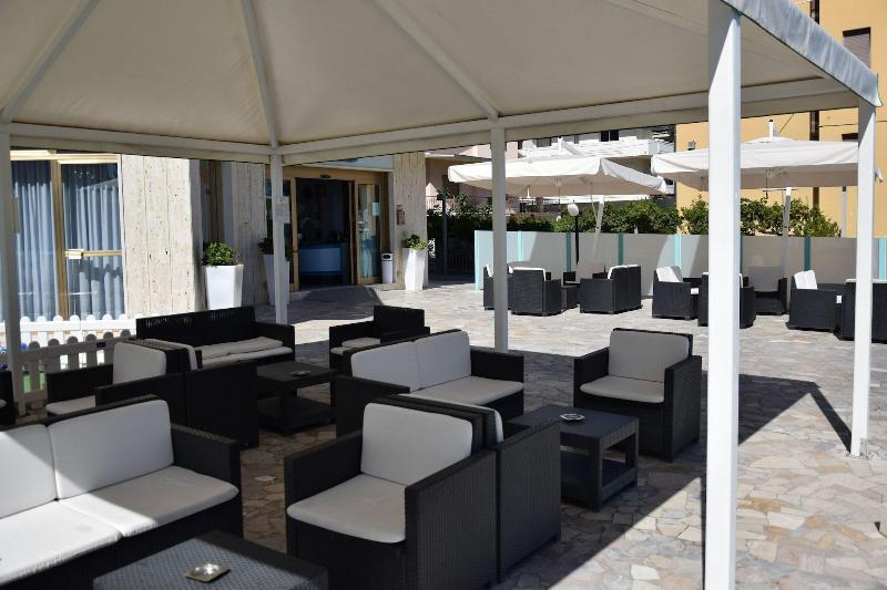 Hotel Petite Fleur Alba Adriatica Ngoại thất bức ảnh