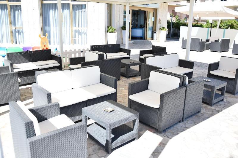 Hotel Petite Fleur Alba Adriatica Ngoại thất bức ảnh