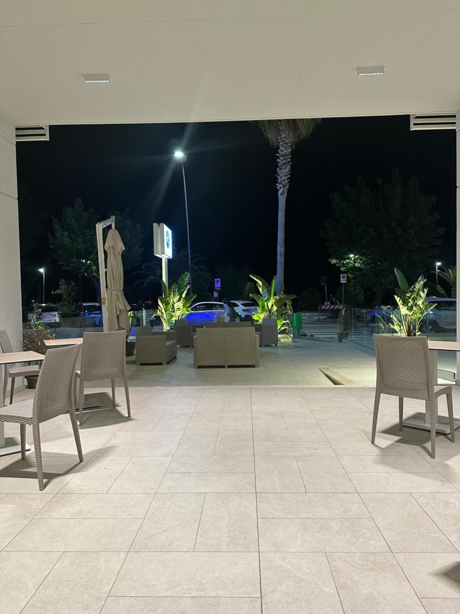 Hotel Petite Fleur Alba Adriatica Ngoại thất bức ảnh