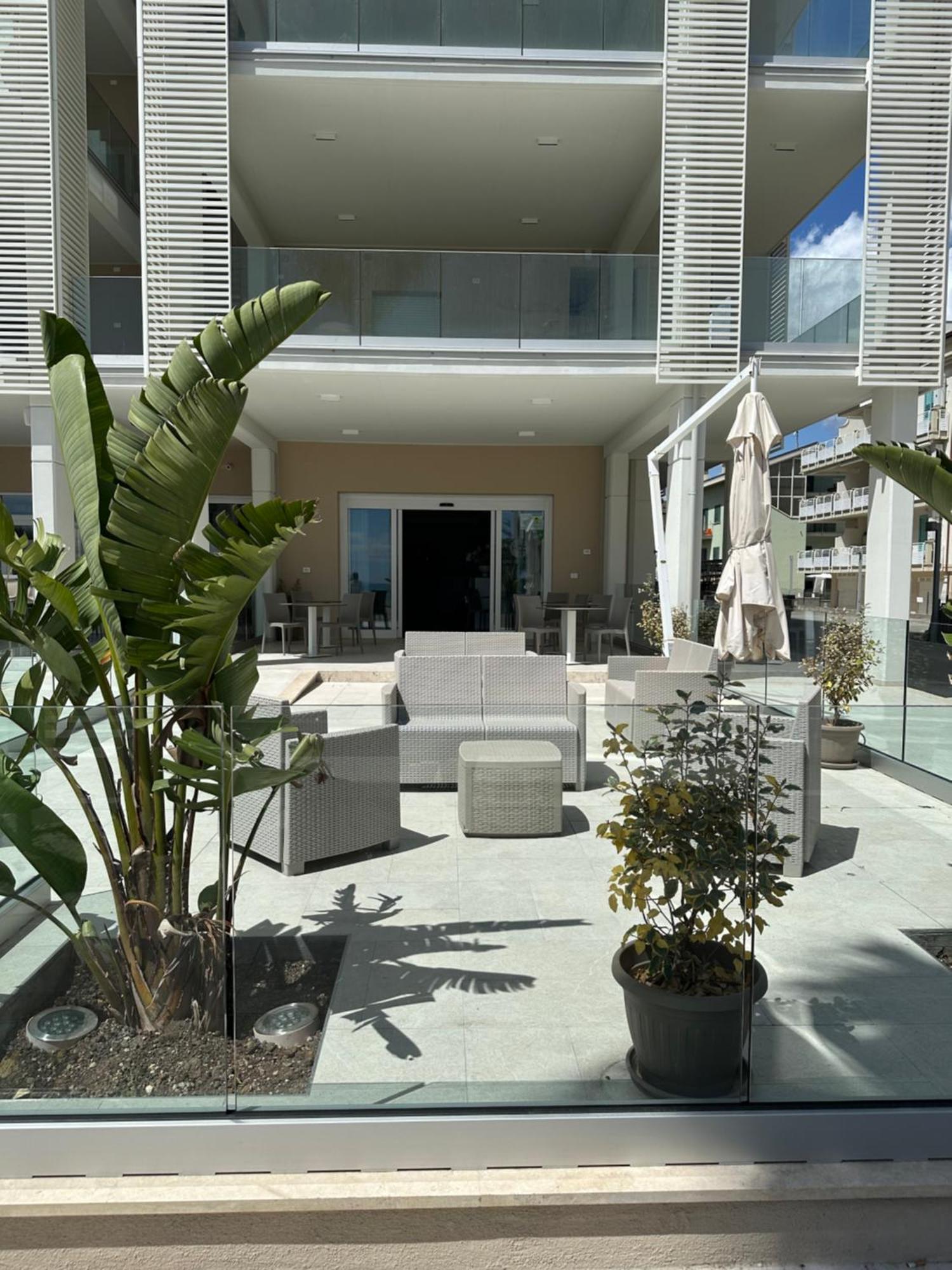 Hotel Petite Fleur Alba Adriatica Ngoại thất bức ảnh