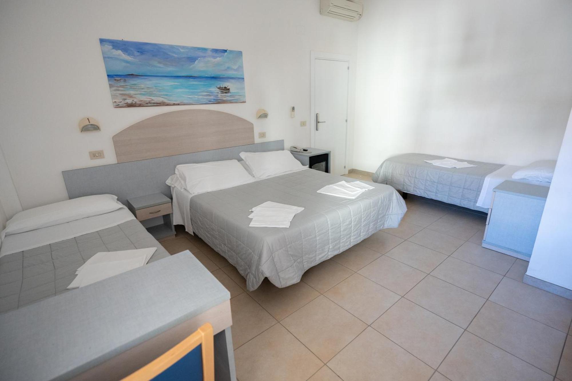 Hotel Petite Fleur Alba Adriatica Ngoại thất bức ảnh
