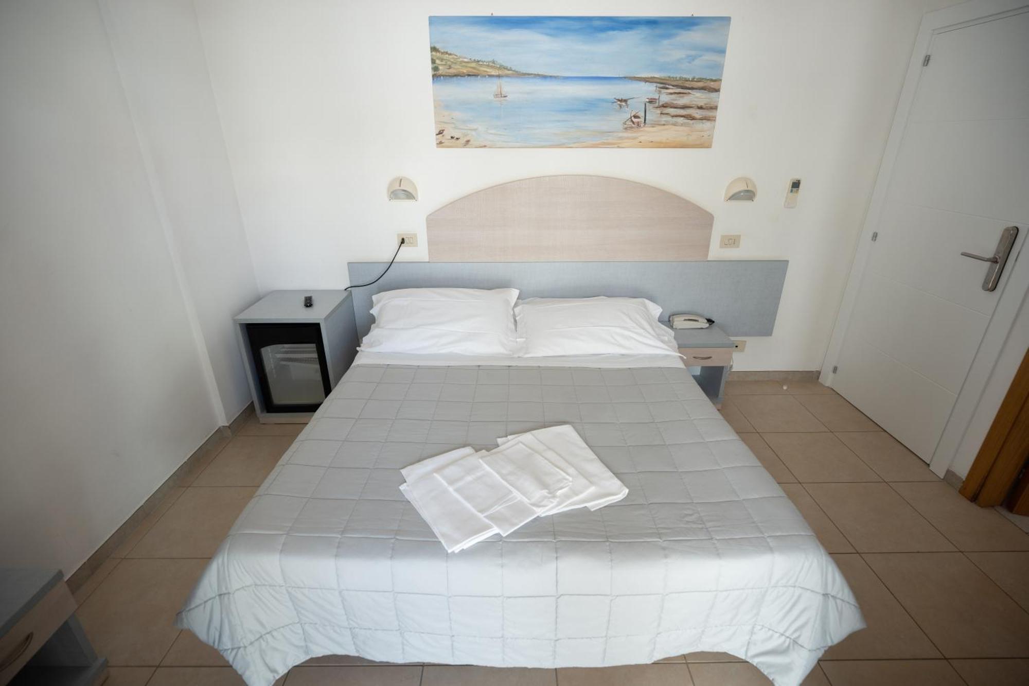 Hotel Petite Fleur Alba Adriatica Ngoại thất bức ảnh