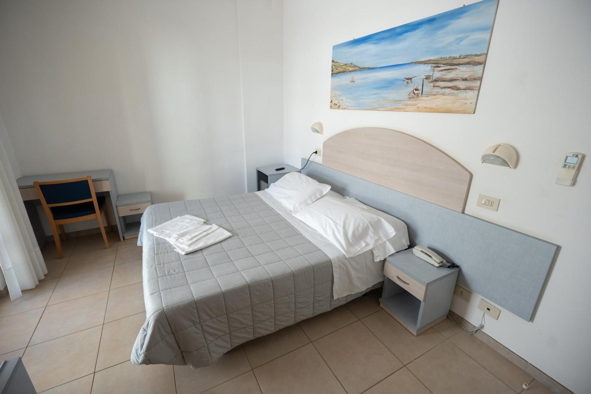 Hotel Petite Fleur Alba Adriatica Ngoại thất bức ảnh