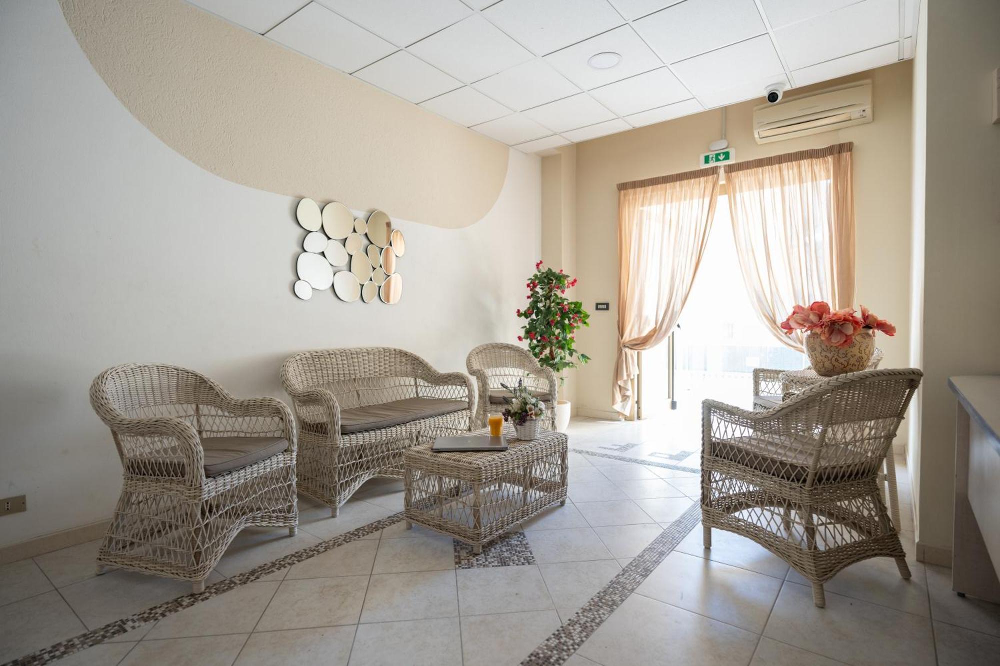 Hotel Petite Fleur Alba Adriatica Ngoại thất bức ảnh